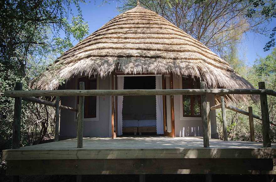 Chobe Bakwena Lodge: Gästechalet von außen Chobe Bakwena Lodge: Gästechalet von außen
