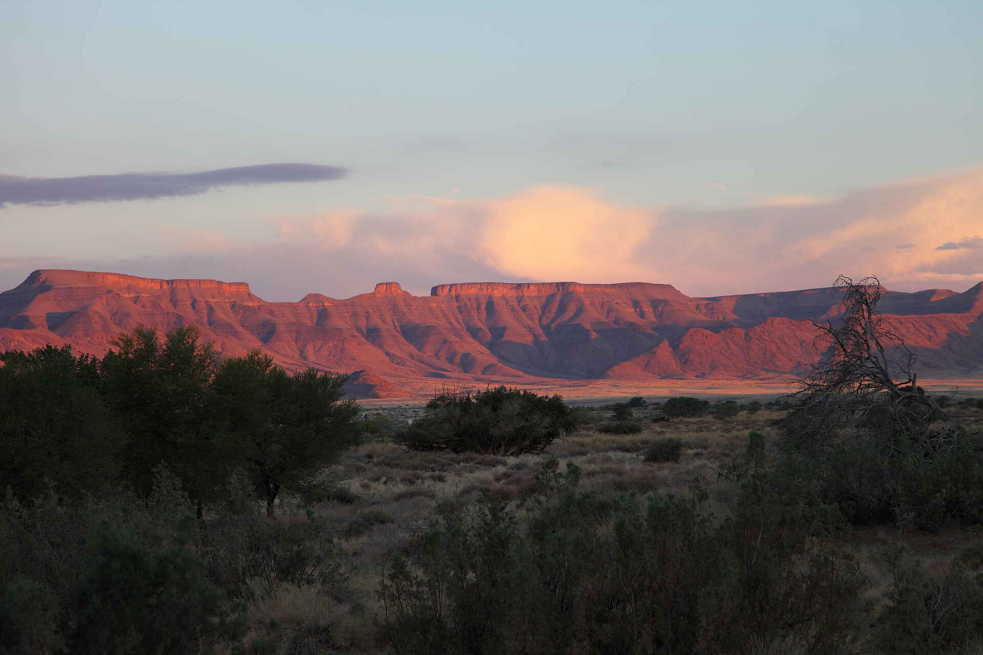 Hoodia Desert Lodge, Dünen, Gesamtansicht, Hauptgebäude, Landschaft, Lodge, Namib, Namib-Naukluft, Sesriem, Sossusvlei, Wüste, Afrikarma, Afrikarma Safaris, Afrikarma.de