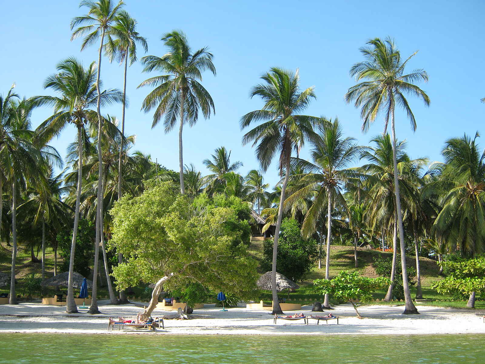 Kinasi Lodge: Direkte Strandlage Kinasi Lodge: Direkte Strandlage