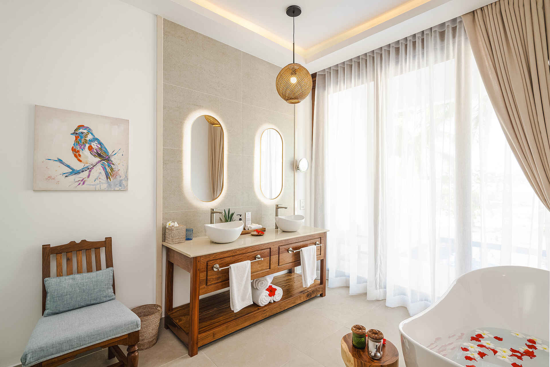 Kisiwa on the Beach: Im Bad