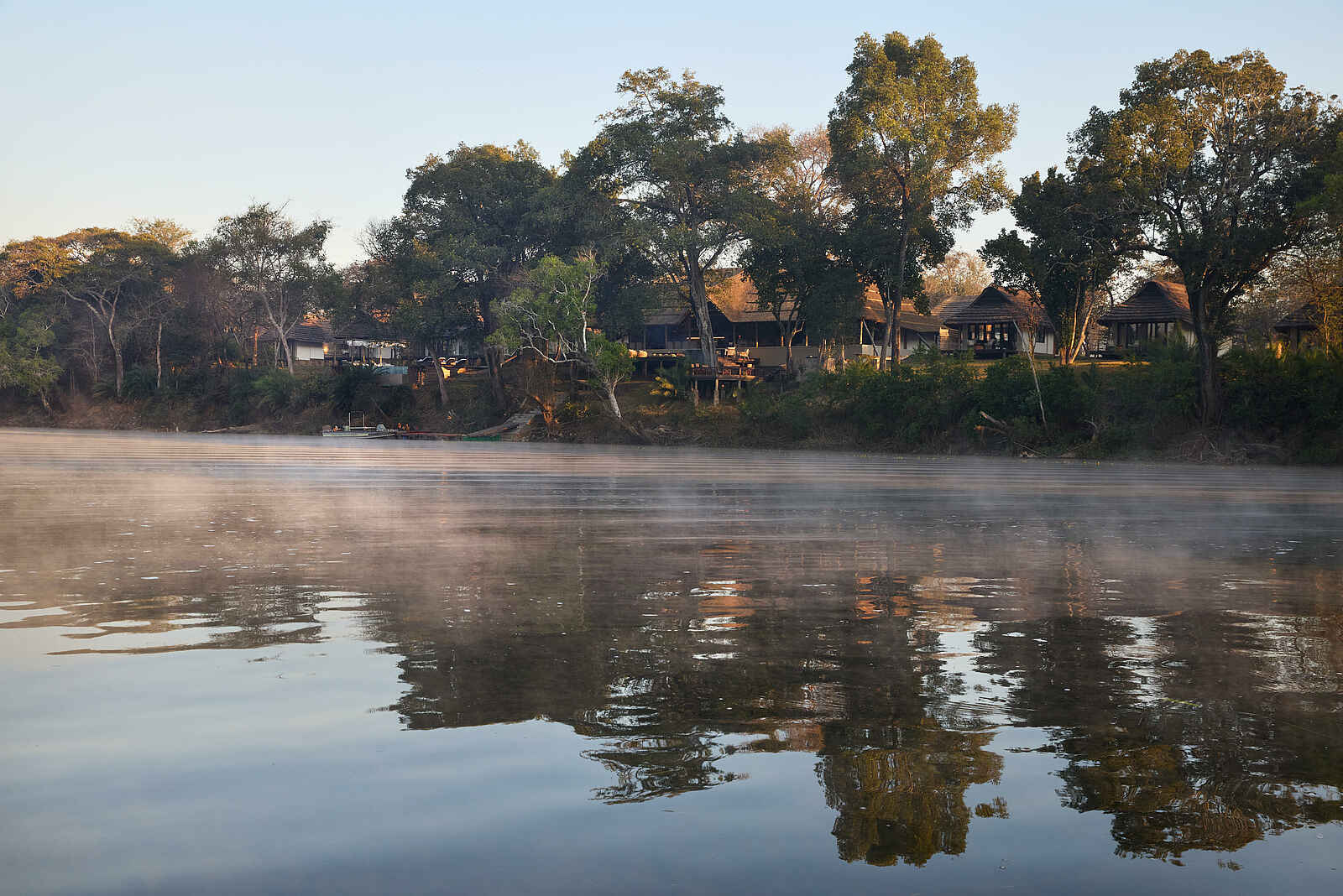 Lolelunga Private Reserve Lodge: Am Fluss Lunga Lolelunga Private Reserve Lodge: Am Fluss Lunga