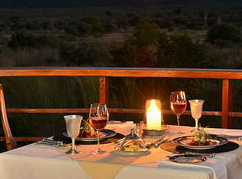 Mateya Safari Lodge: Dinner auf der Terrasse