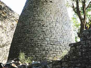 Great Zimbabwe: Rundturm Great Zimbabwe: Rundturm