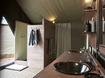 Ingwe Pan Camp: Doppelwaschtisch Ingwe Pan Camp: Doppelwaschtisch