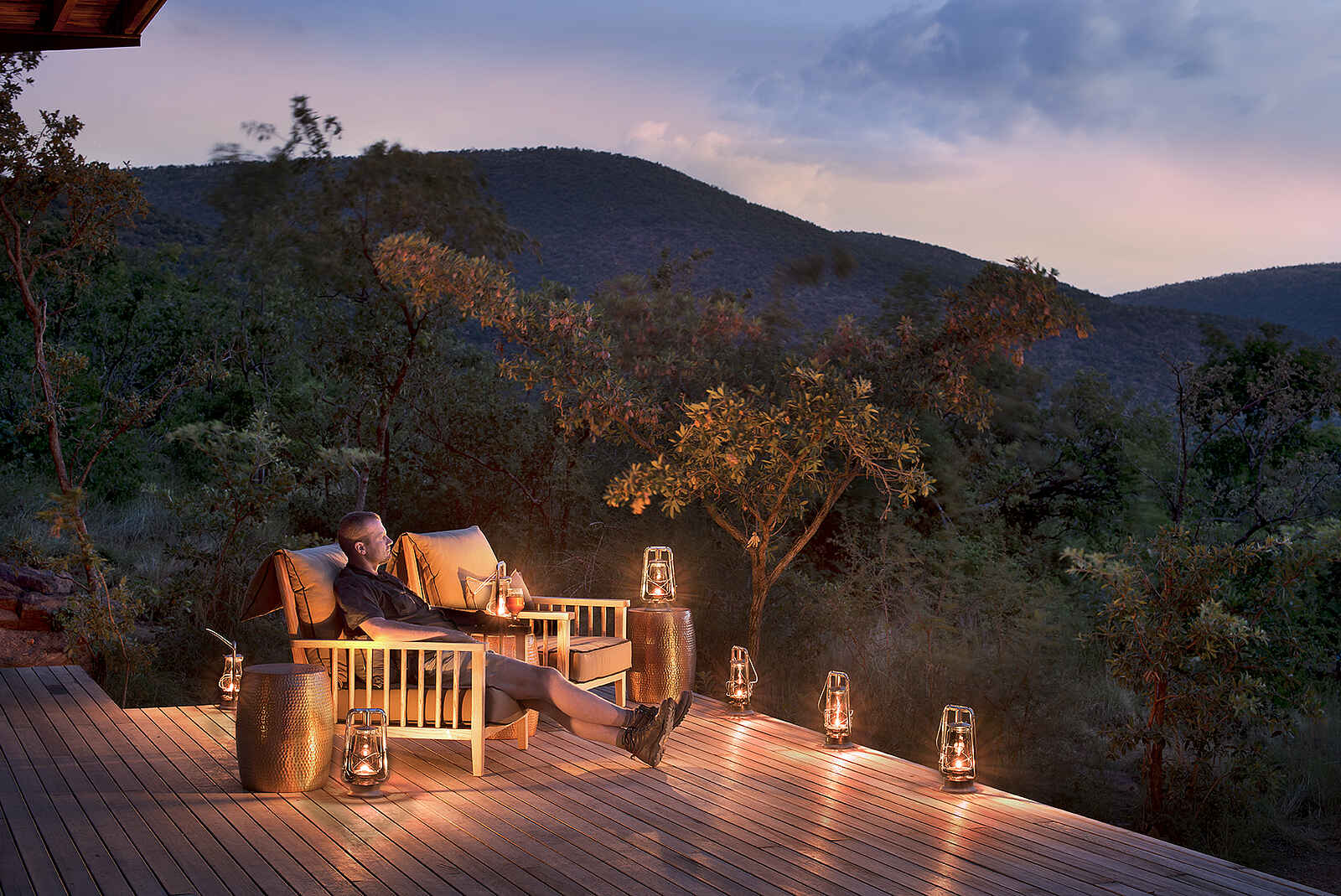Marataba Mountain Lodge: Terrasse mit Laternen Marataba Mountain Lodge: Terrasse mit Laternen