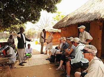 Somalisa Acacia Camp: Besuch im Dorf