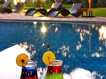 A'Zambezi River Lodge: Cocktails am Pool A'Zambezi River Lodge: Cocktails am Pool