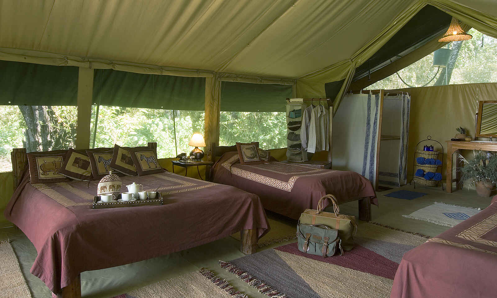 Kicheche Mara Camp: Gästezelt mit drei Betten Kicheche Mara Camp: Gästezelt mit drei Betten