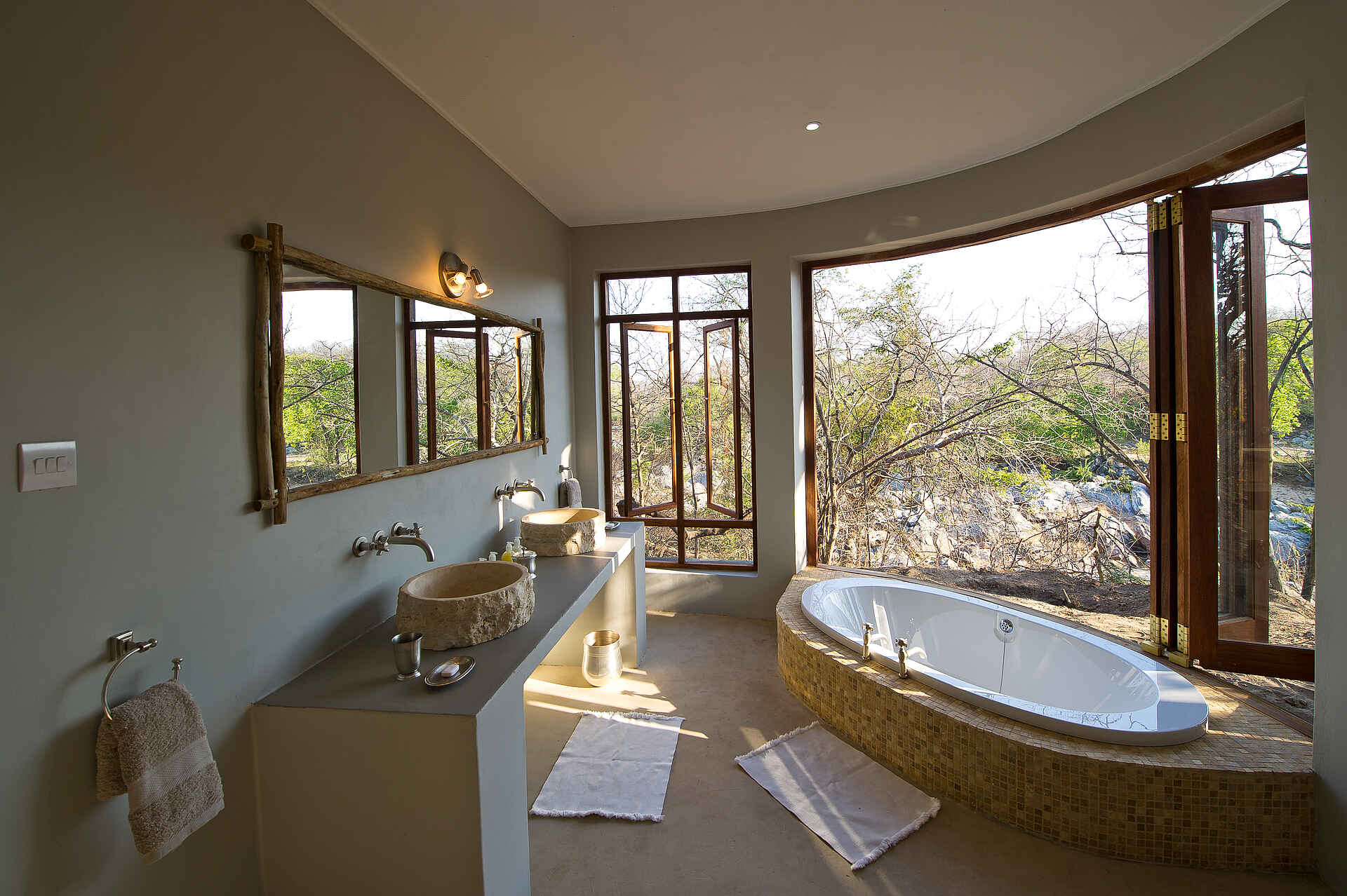 Mkulumadzi Lodge: Ensuite-Gästebad