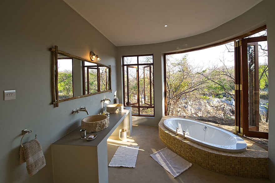 Mkulumadzi Lodge: Ensuite-Gästebad Mkulumadzi Lodge: Ensuite-Gästebad