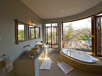 Mkulumadzi Lodge: Ensuite-Gästebad