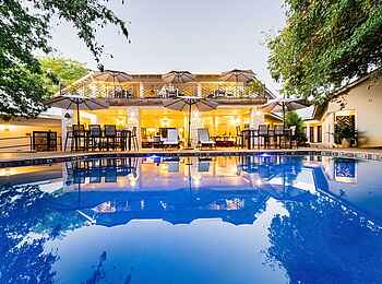 Nkosi Guest Lodge: Am Pool