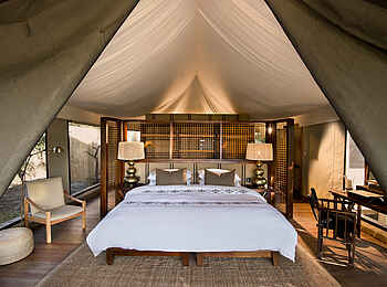 Nxabega Okavango Tented Camp: Doppelbett mit Himmel