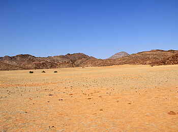 Okahirongo River Camp: Pirschfahrt Okahirongo River Camp: Pirschfahrt