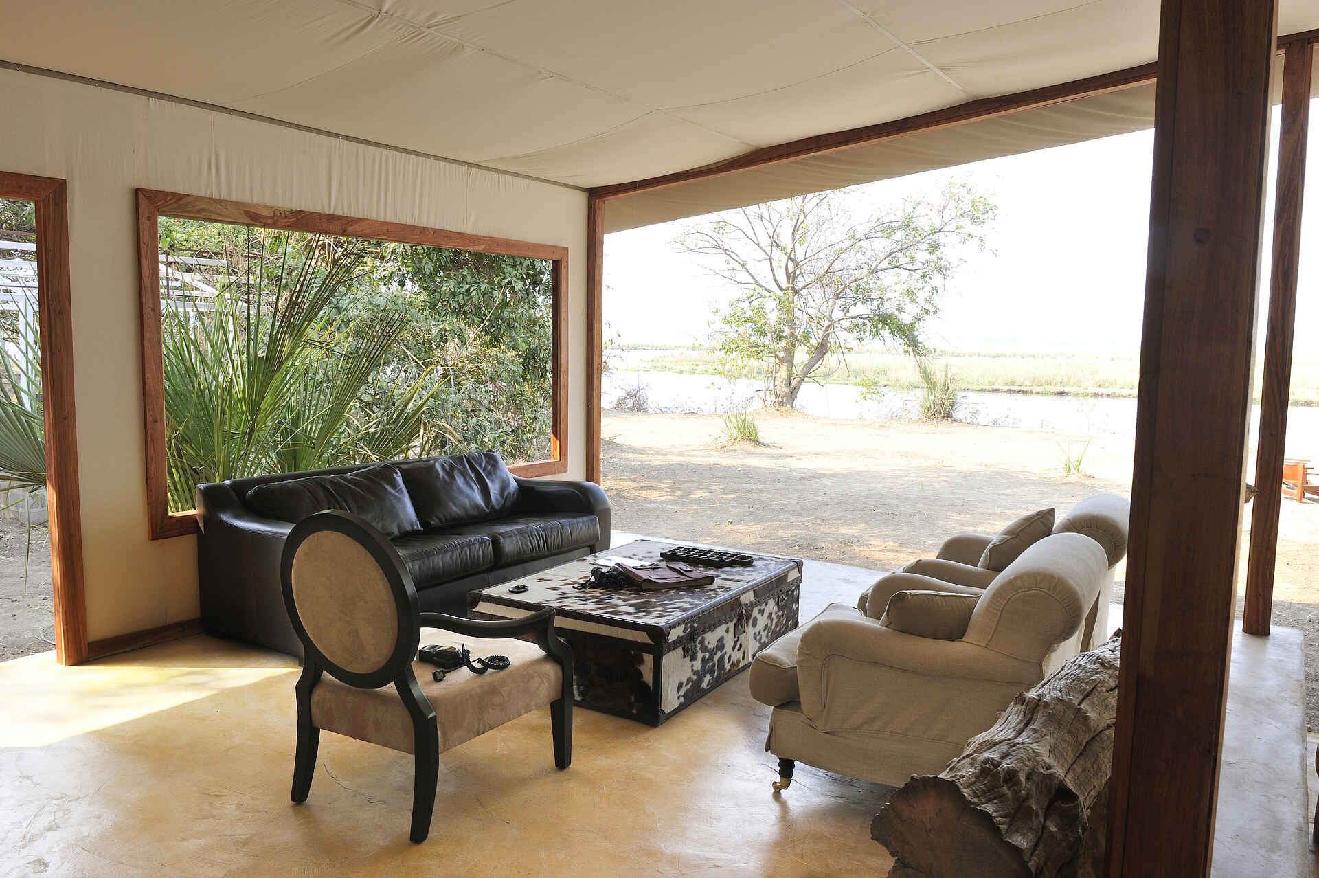 Potato Bush Camp: Lounge mit Blick zum Fluss