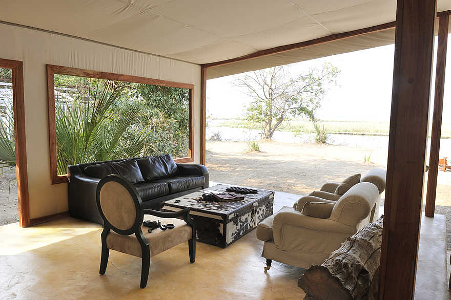 Potato Bush Camp: Lounge mit Blick zum Fluss Potato Bush Camp: Lounge mit Blick zum Fluss