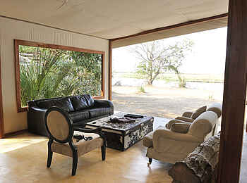 Potato Bush Camp: Lounge mit Blick zum Fluss Potato Bush Camp: Lounge mit Blick zum Fluss