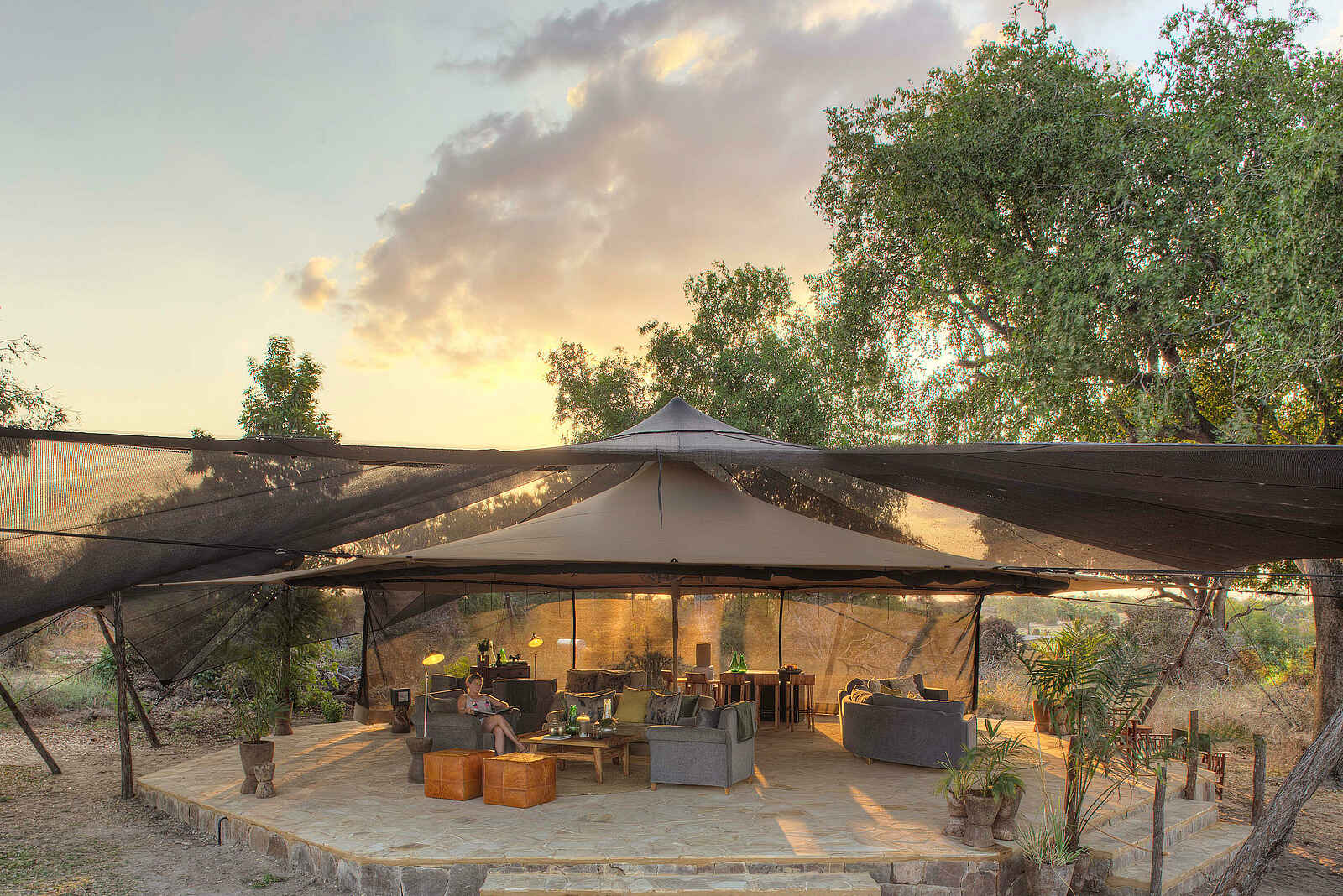 Roho ya Selous Camp: An der Bar Roho ya Selous Camp: An der Bar