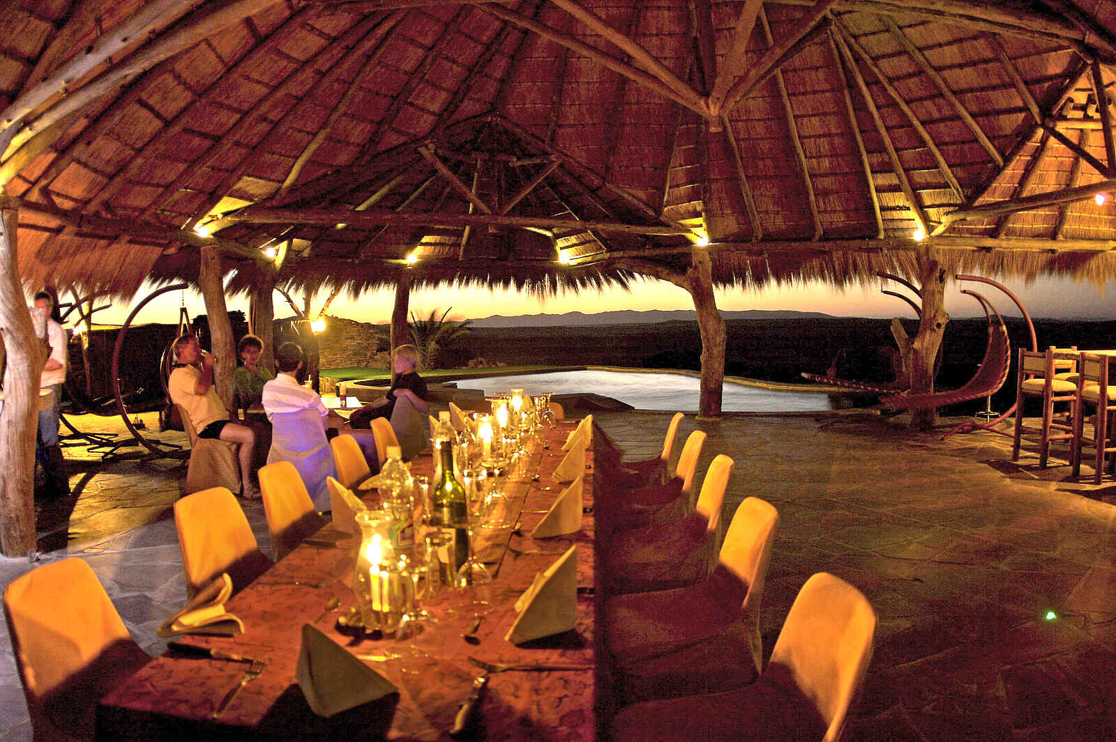 Rostock Ritz Desert Lodge: Dinner-Tafel Rostock Ritz Desert Lodge: Dinner-Tafel