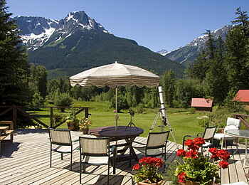 Tweedsmuir Park Lodge: Terrasse des Hauptgebäudes