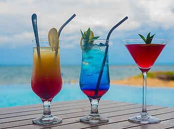 Blue Zebra Island Lodge: Coktails am Pool