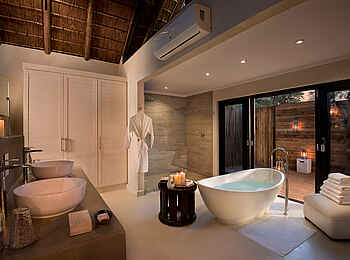 Lion Sands River Lodge: Das moderne Badezimmer