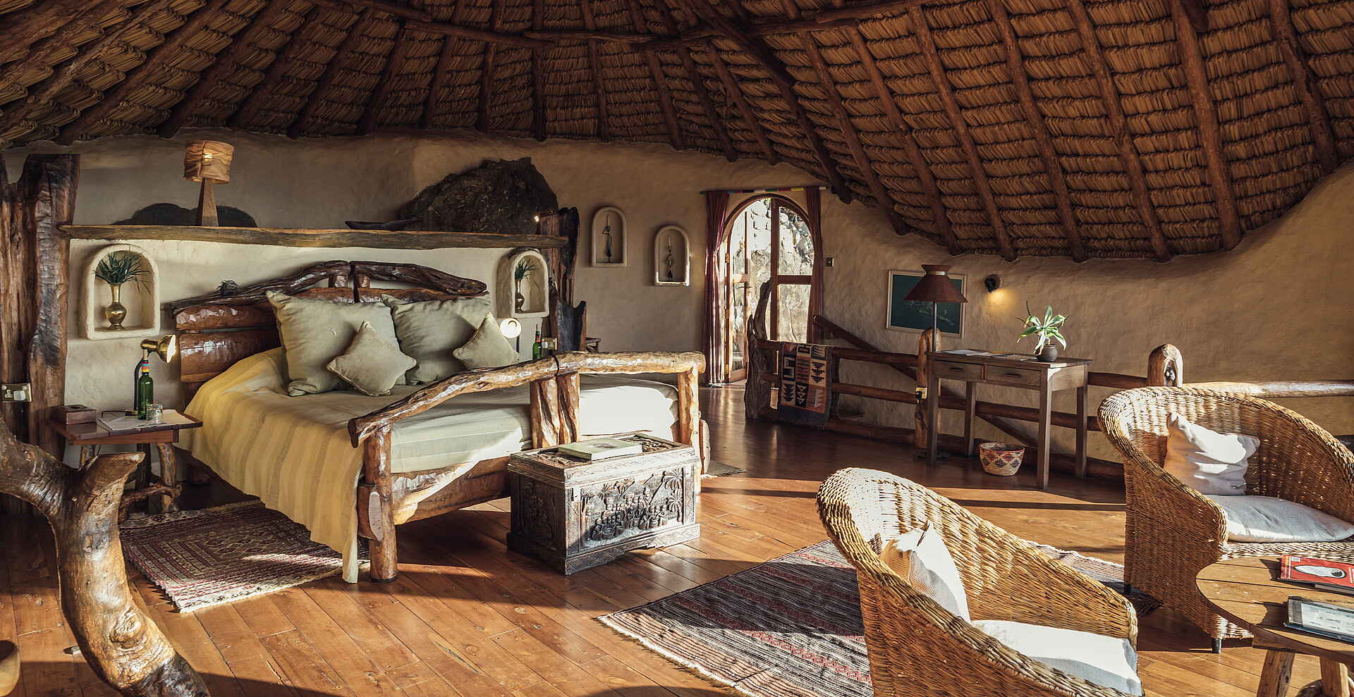 Ol Malo: Doppelbett Laikipia Plateau, Doppelbett, Sessel, Afrikarma, Afrikarma Safaris, Afrikarma Safaris. Wildnis. Hautnah., Afrikarma.de