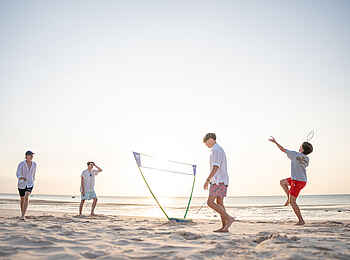 Azura Benguerra Island Retreat: Federball am Strand