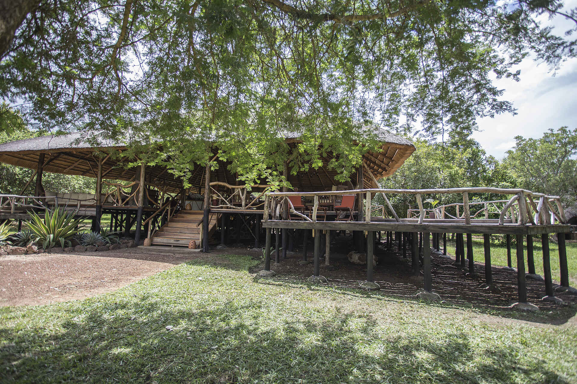 Baker's Lodge, Murchison Falls National Park, Victoria Nile, Deck, Haupthaus, afrikarma, afrikarma Safaris, afrikarma Safaris - Wildnis. Hautnah., afrikarma.de