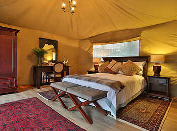Kadizora Camp: Bett und Teppiche Kadizora Camp: Bett und Teppiche