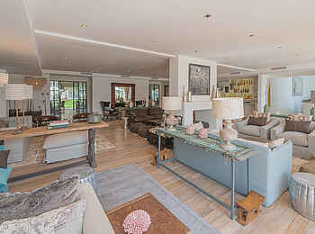 Latitude 15: In der Lounge Latitude 15: In der Lounge