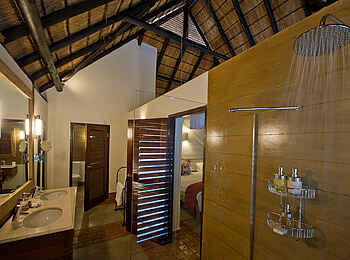 Mfuwe Lodge: Gästebad