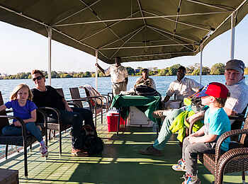 Mukambi Safari Lodge: Panoramaboot Mukambi Safari Lodge: Panoramaboot