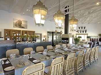 Mushara Outpost: Gedeckter Tisch