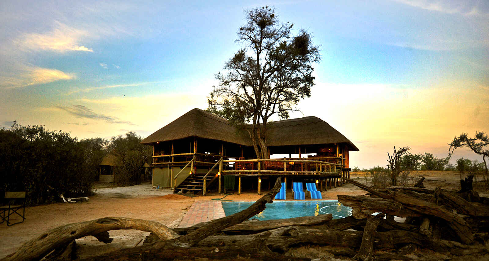 Nehimba Lodge: Hauptgebäude mit Pool Nehimba Lodge: Hauptgebäude mit Pool
