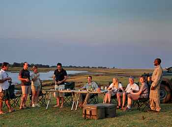 Ngoma Safari Lodge: Sundowner am Fluss Ngoma Safari Lodge: Sundowner am Fluss
