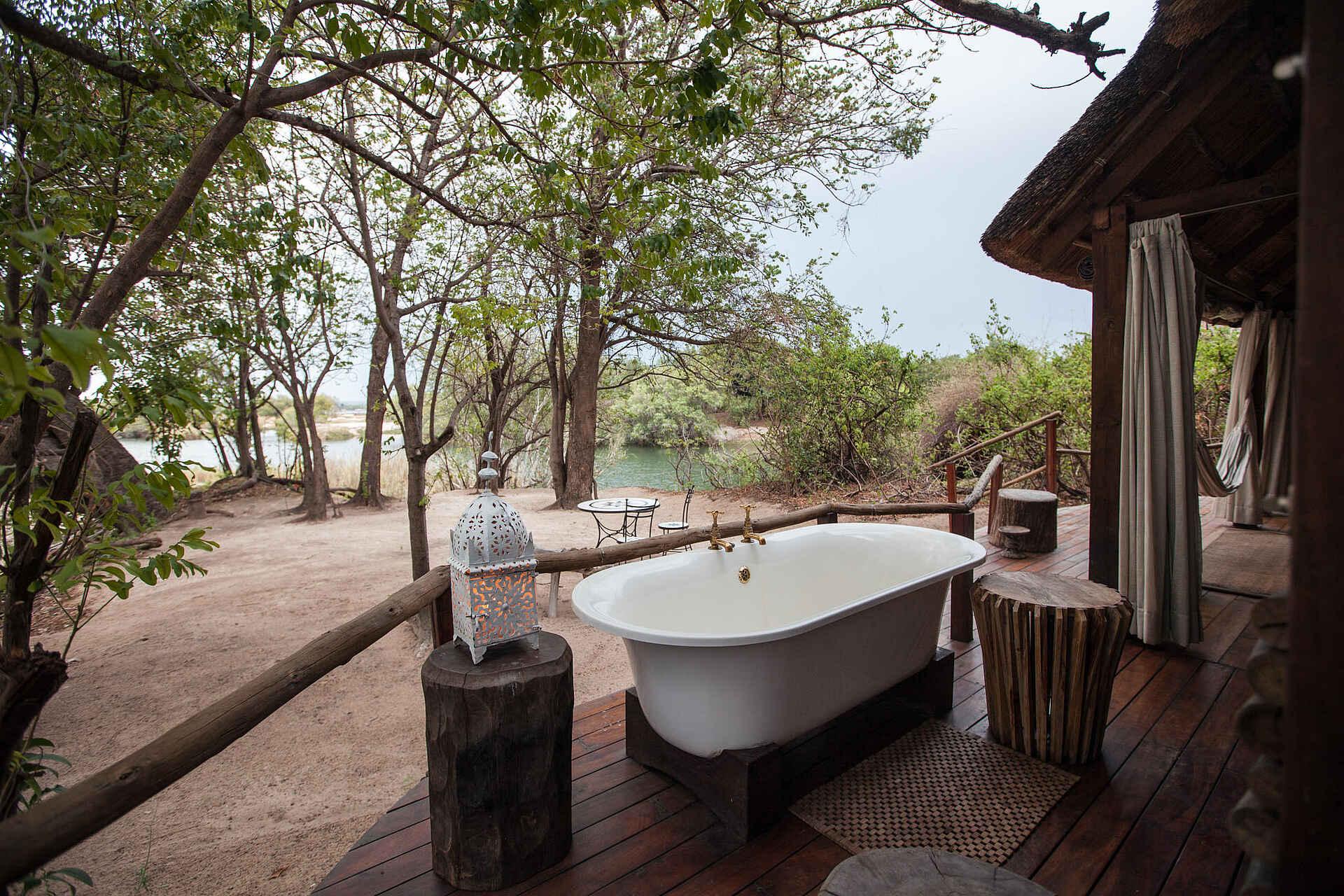 Sindabezi Island Camp: Außenbadewanne
