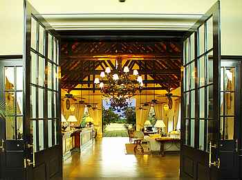 The Royal Livingstone: Porte-cochère The Royal Livingstone: Porte-cochère