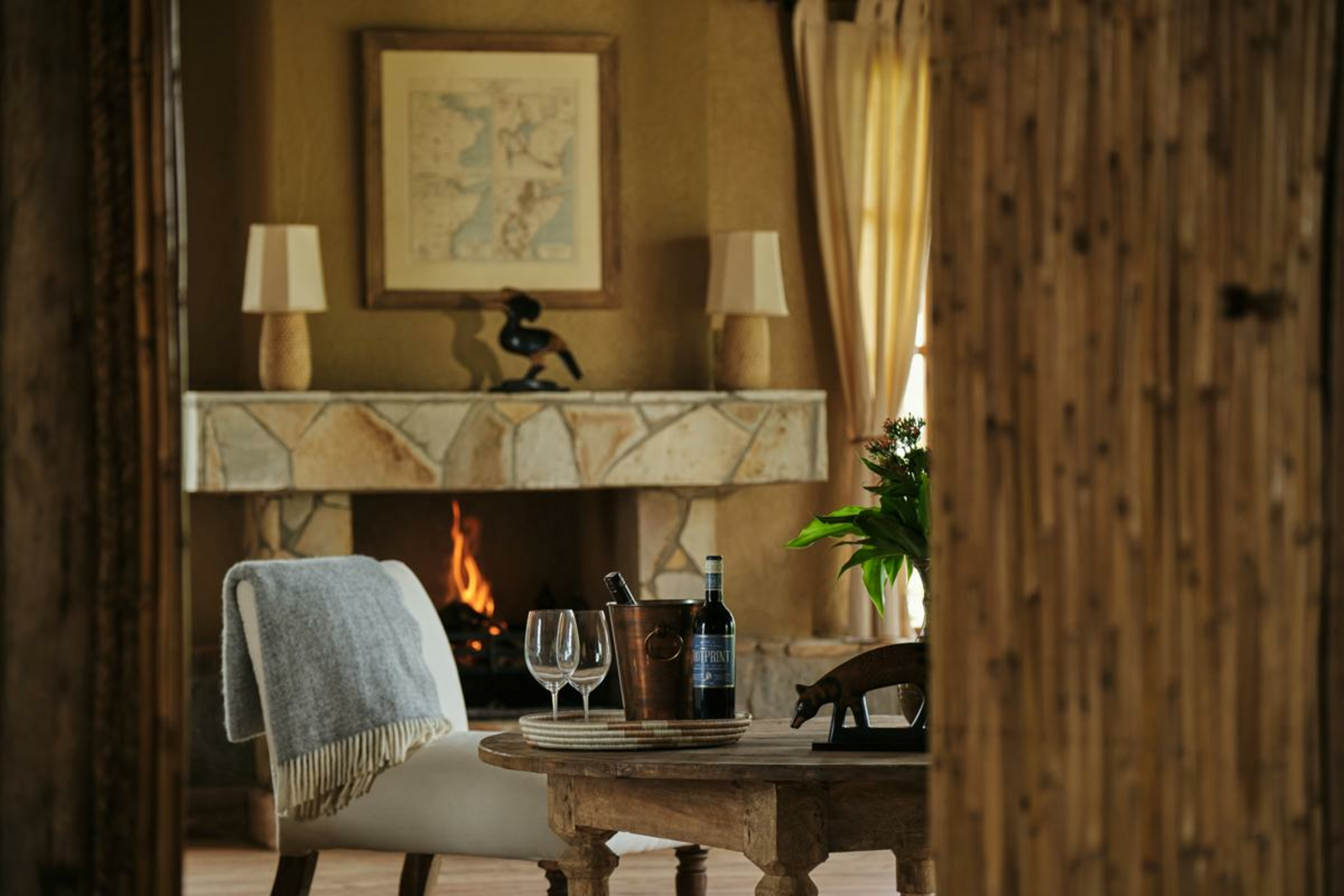 Volcanoes Kibale Lodge: Ein offener Kamin Volcanoes Kibale Lodge: Ein offener Kamin