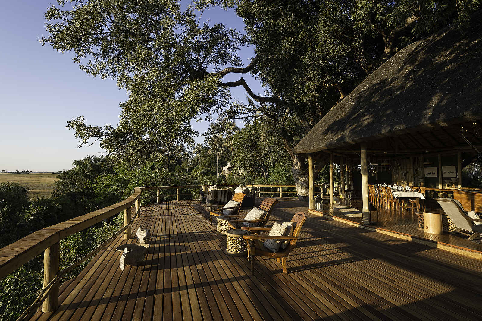 Kwetsani Camp: Außendeck der Lodge Kwetsani Camp: Außendeck der Lodge