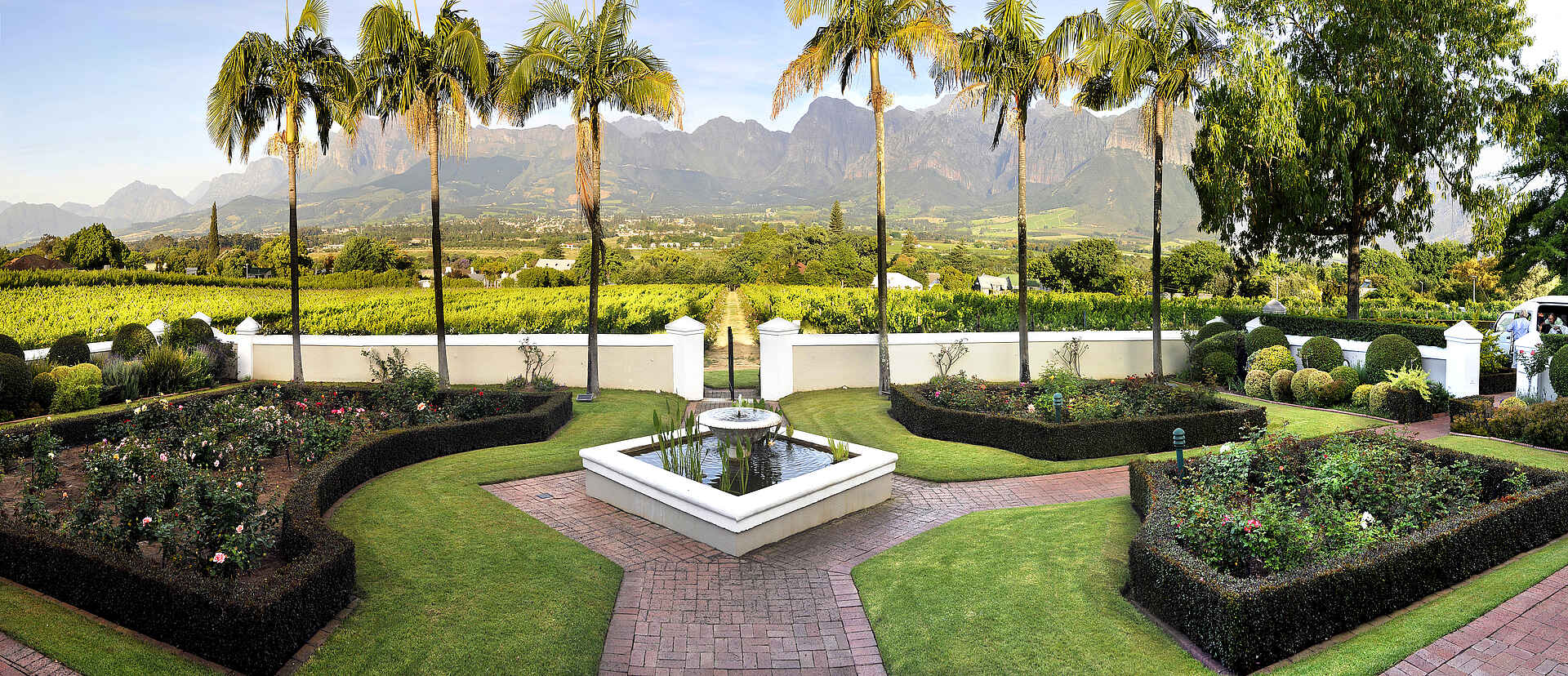 Bosman's, Drakenstein Mountains, Grande Roche Hotel, Paarl, Paarl Rock, Small Luxury Hotels of the World, Südafrika, Weinberge, Bergpanorama, Gartenanlage, Herrenhaus, Manor House, Palmen, Springbrunnen, Afrikarma, Afrikarma Safaris, Afrikarma Safaris – Wildnis. Hautnah., afrikarma.de