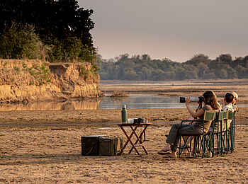 Luambe Horizons Camp: Ein Foto und Kaffee Stopp bei Karminspinten