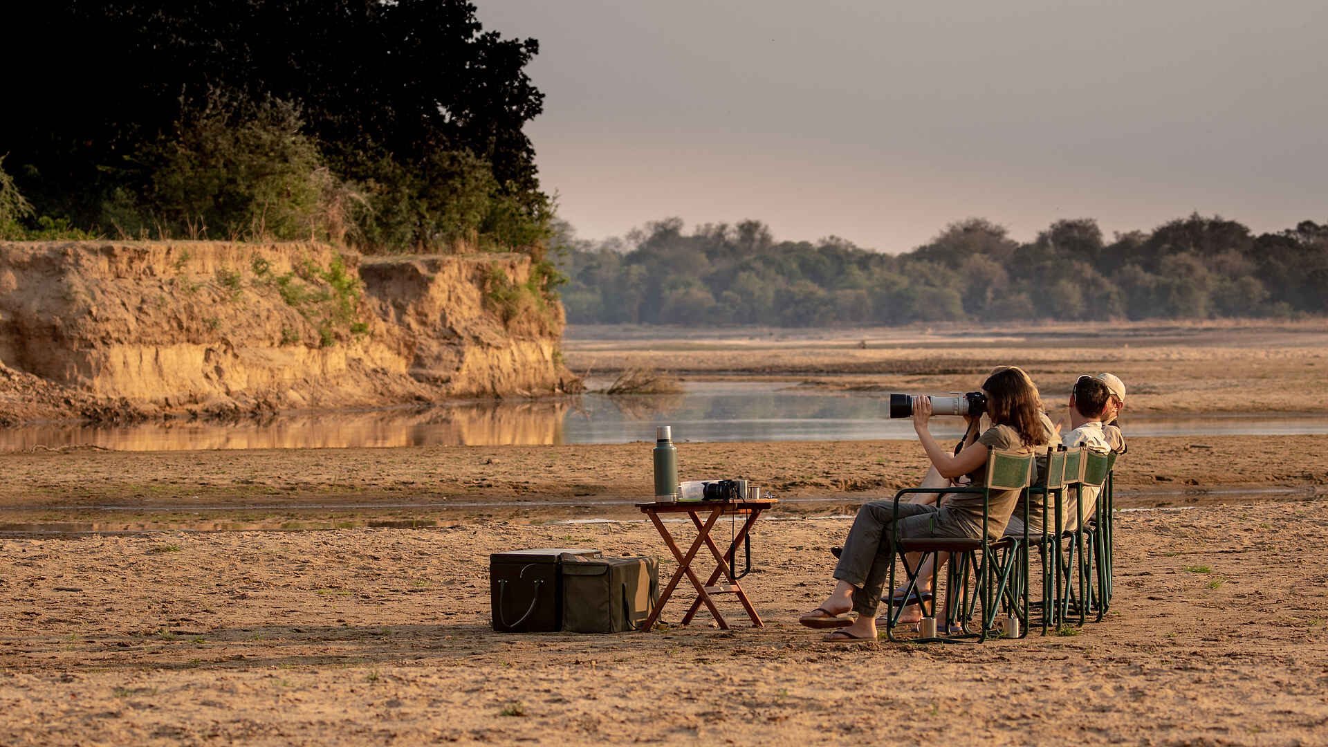 Luambe Horizons Camp: Ein Foto und Kaffee Stopp bei Karminspinten