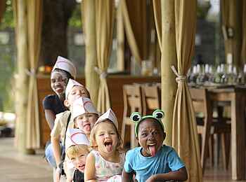 Phinda Homestead: Kinder im Holzboot Phinda Homestead: Kinder im Holzboot