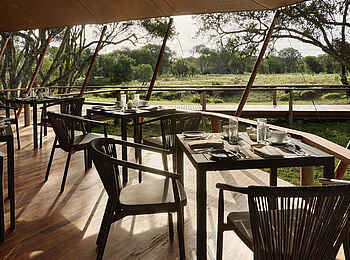 Sanctuary Tambarare Lodge: Überdachte Terrasse Sanctuary Tambarare Lodge: Überdachte Terrasse