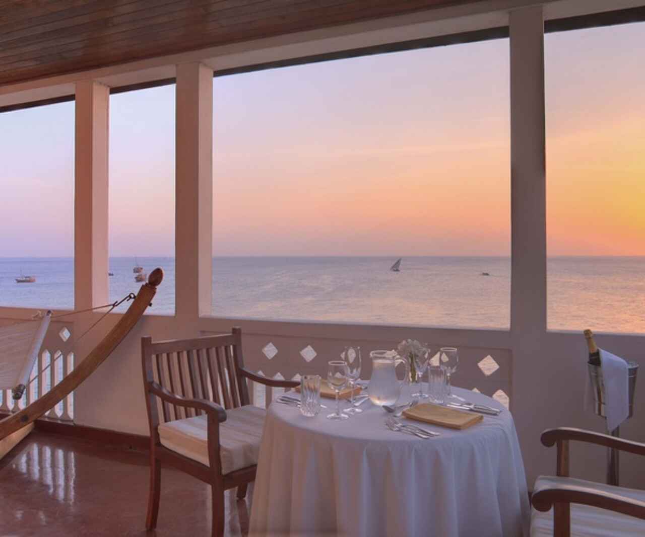 Afrika, Hotel, Luxusunterkunft, Sansibar, Serena, Strand, Tansania, Dining Room, Afrikarma, Afrikarma Safaris, Afrikarma Safaris - Wildnis. Hautnah., afrikarma.de