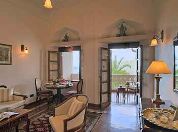 Sansibar Serena Hotel: Blick von der Privatlounge auf den Balkon Sansibar Serena Hotel: Blick von der Privatlounge auf den Balkon