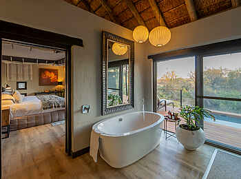 Simbambili Game Lodge: Simbambili Waterhole Suite - Badewanne