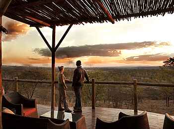 The Elephant Camp: Blick über den Zambezi National Park zu den Viktoriafällen