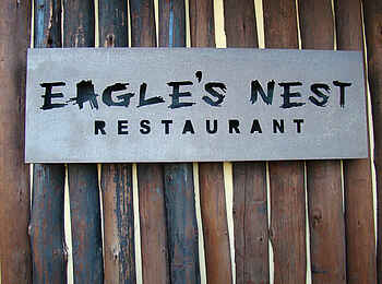 Vingerklip Lodge: Das Schild vom Eagle's Nest Restaurant